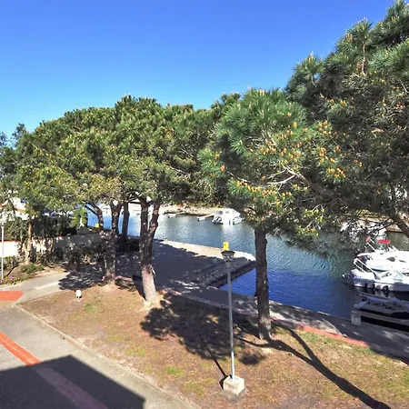 Front In Saint-cyprien *